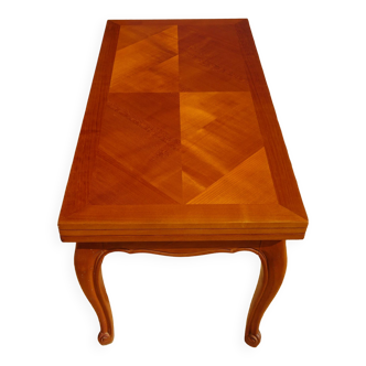 Coffee table convertible into a dining table