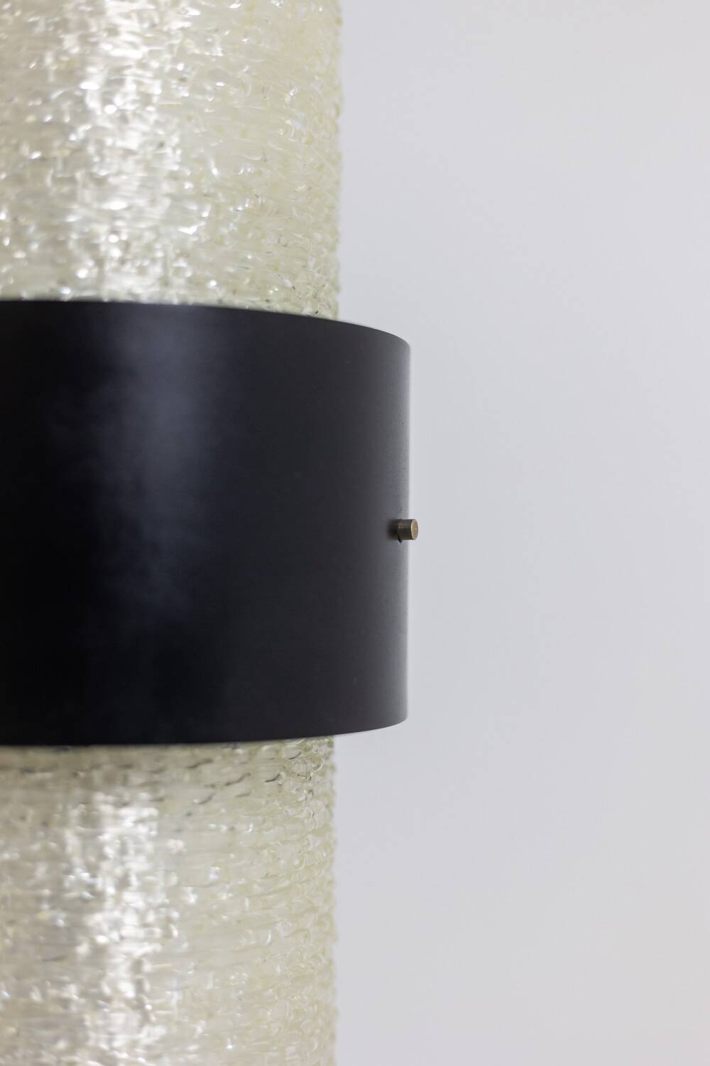 Tripod lamp in granite lucite and lacquered metal. 1950s.