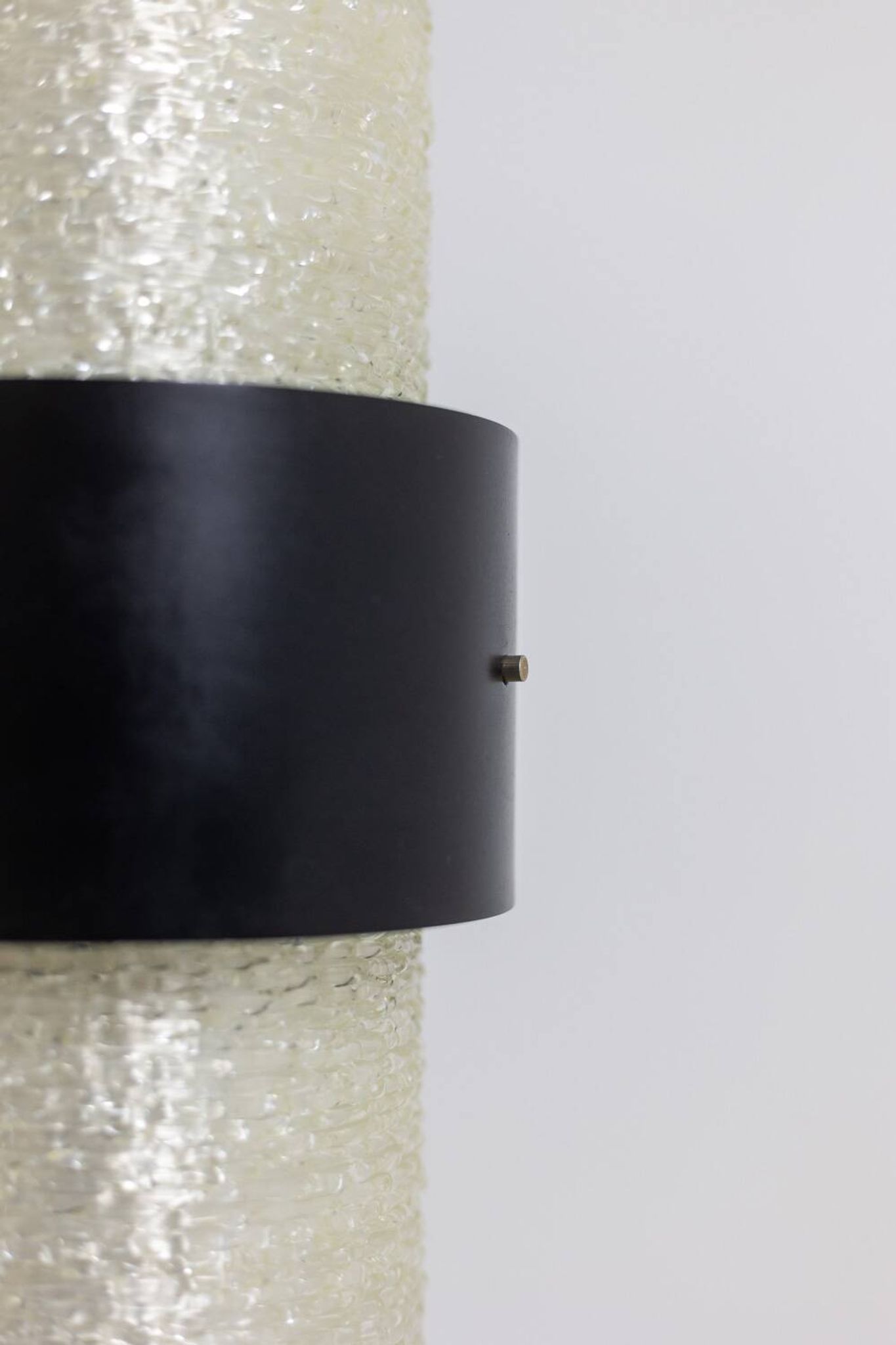 Tripod lamp in granite lucite and lacquered metal. 1950s.