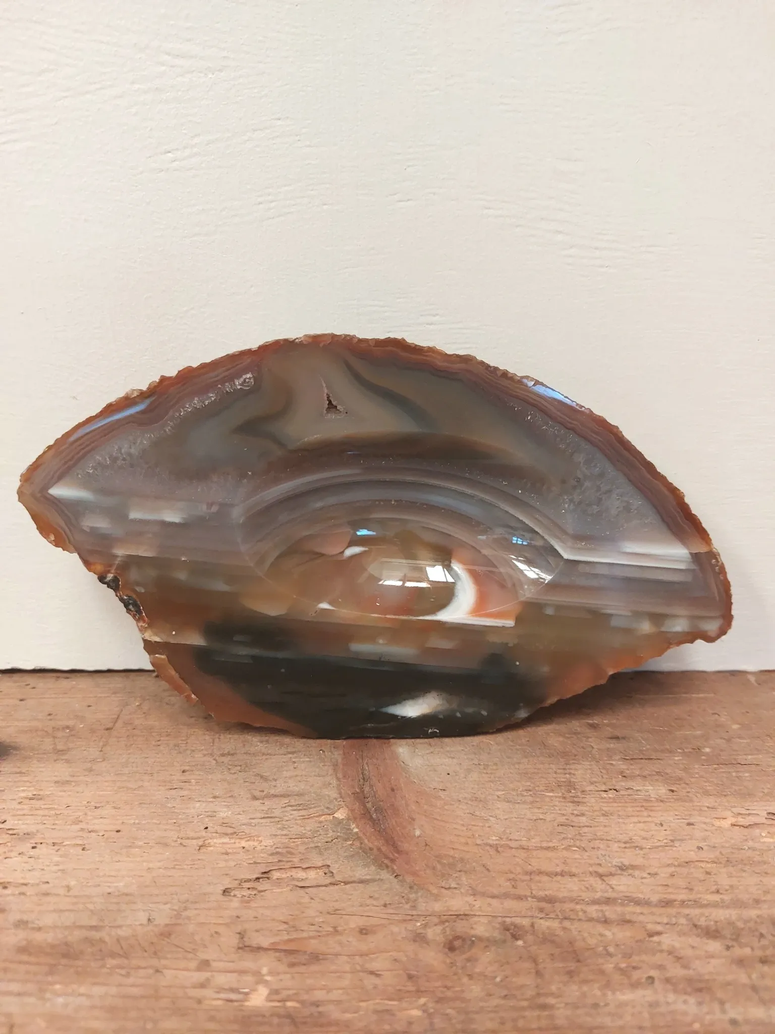 Vintage ashtray made of polished agate stone.