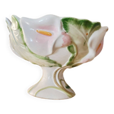 Cup in slipware with calla lilies
