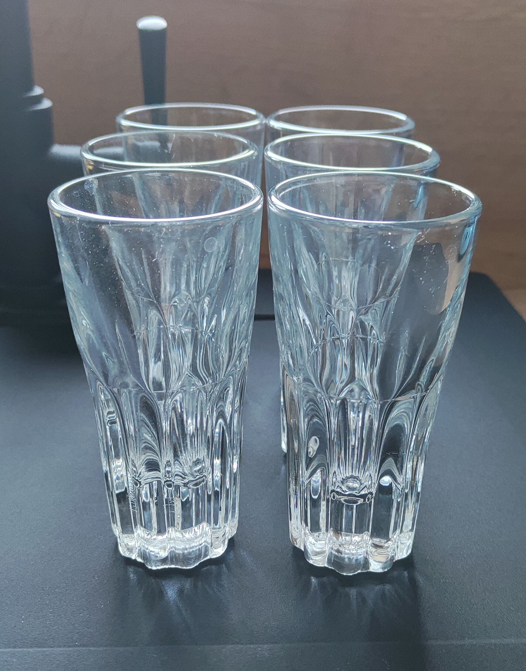 6 elegant and thick Susa glasses of approximately 16 cl