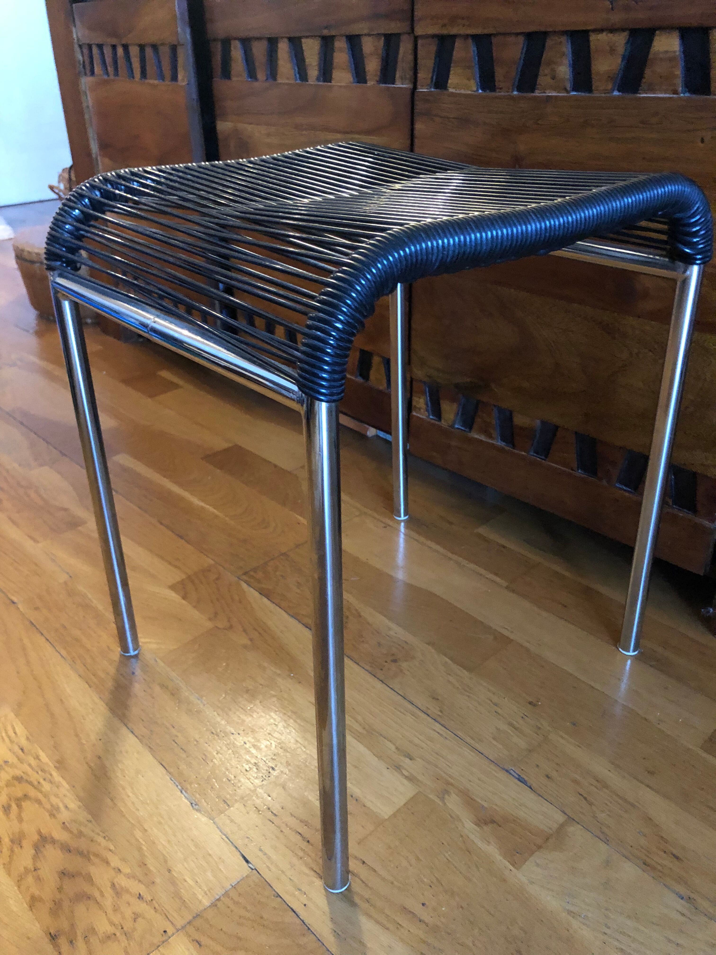 Scoubidou and chrome steel