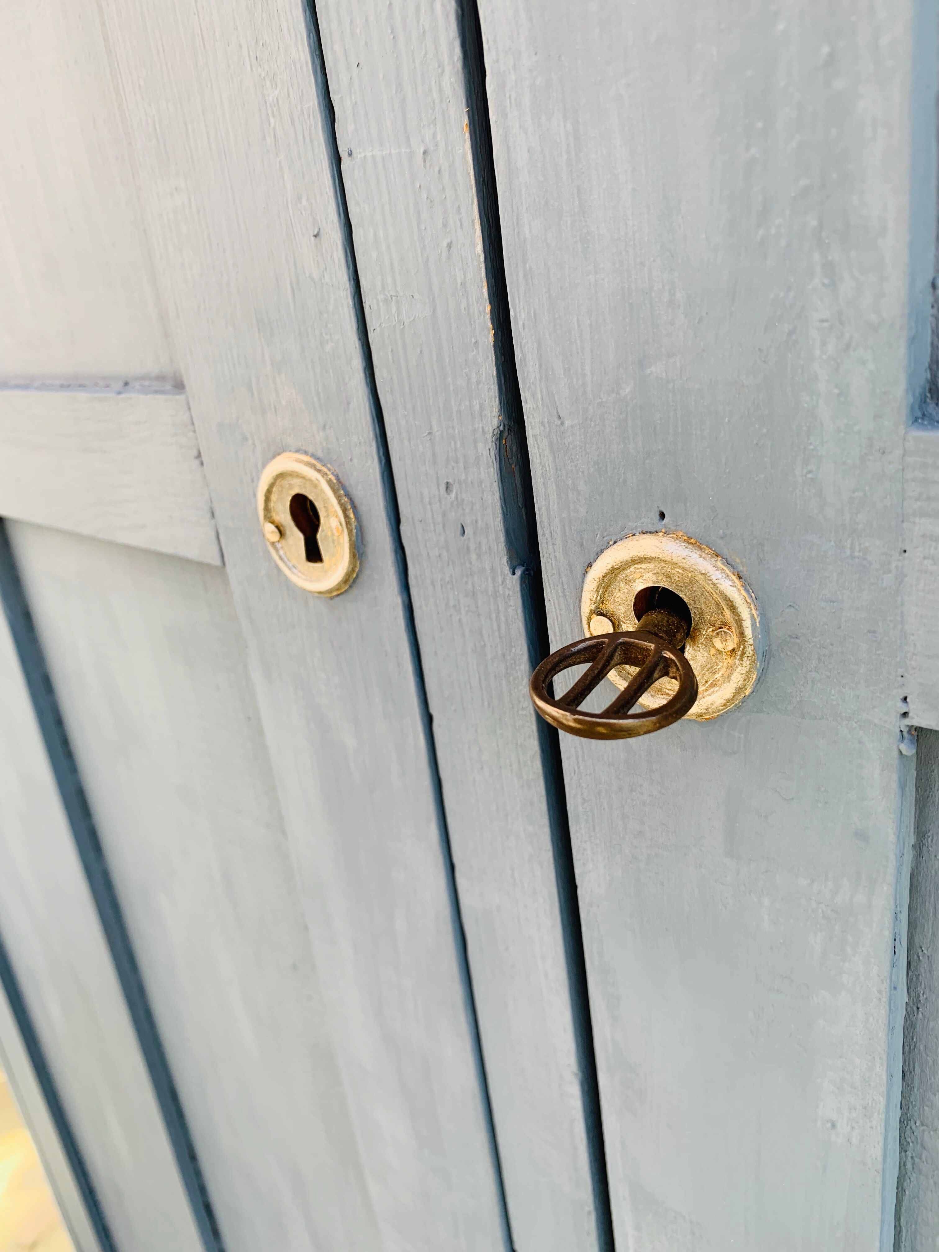 Parisian wardrobe and his bedside