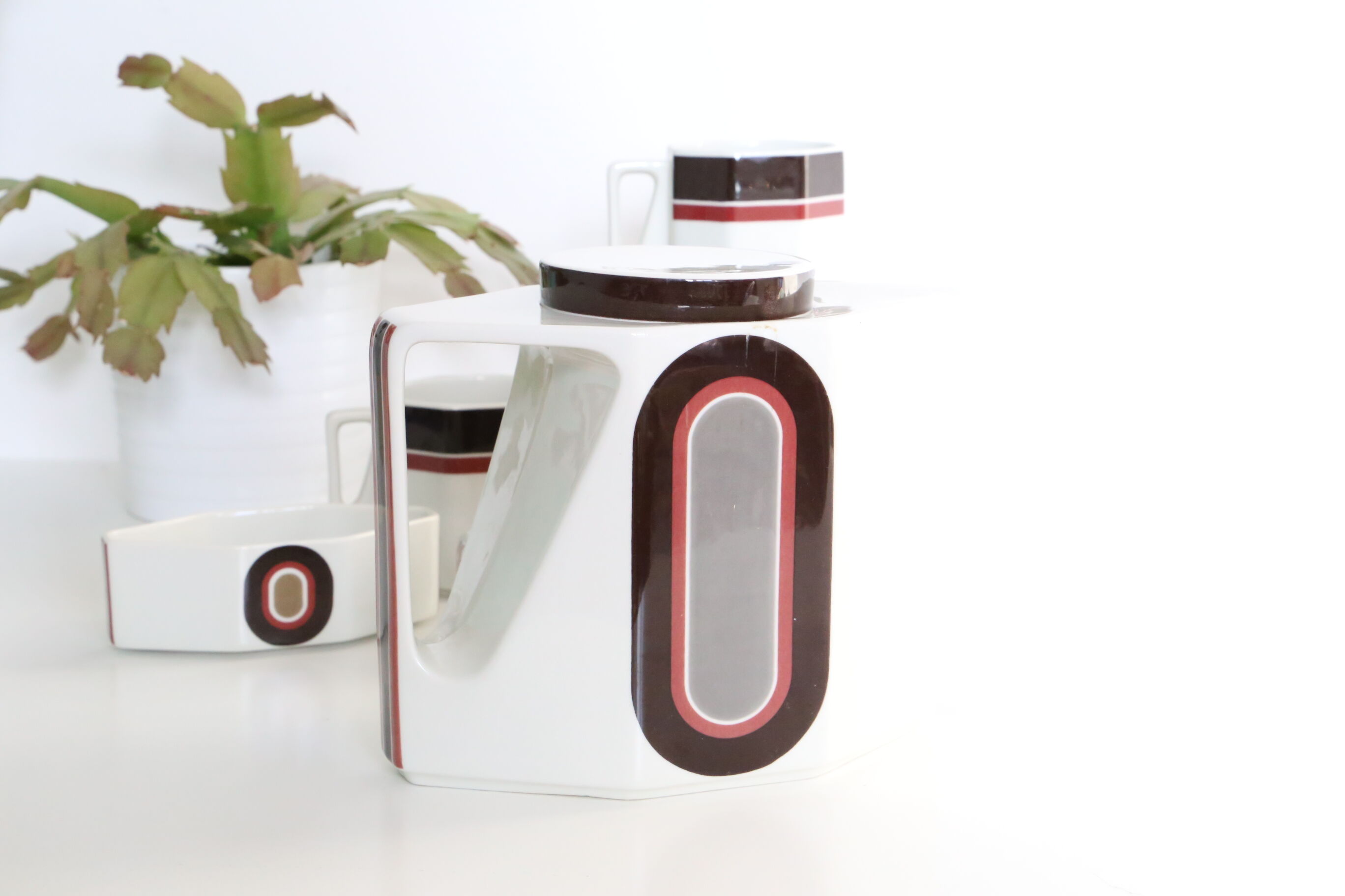 Coffee service from the Villeroy and Boch avant-garde range