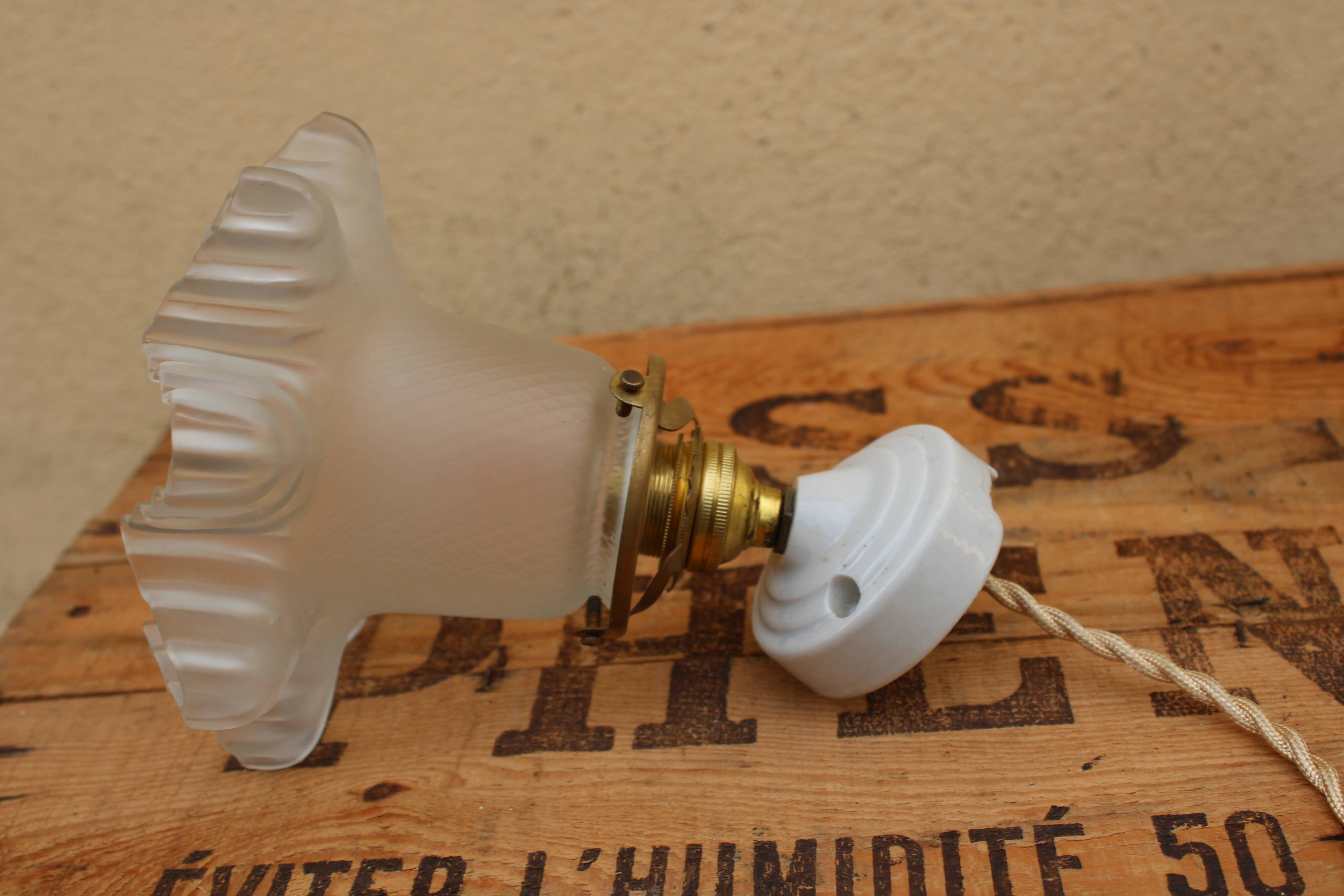 Wall light tulip and porcelain