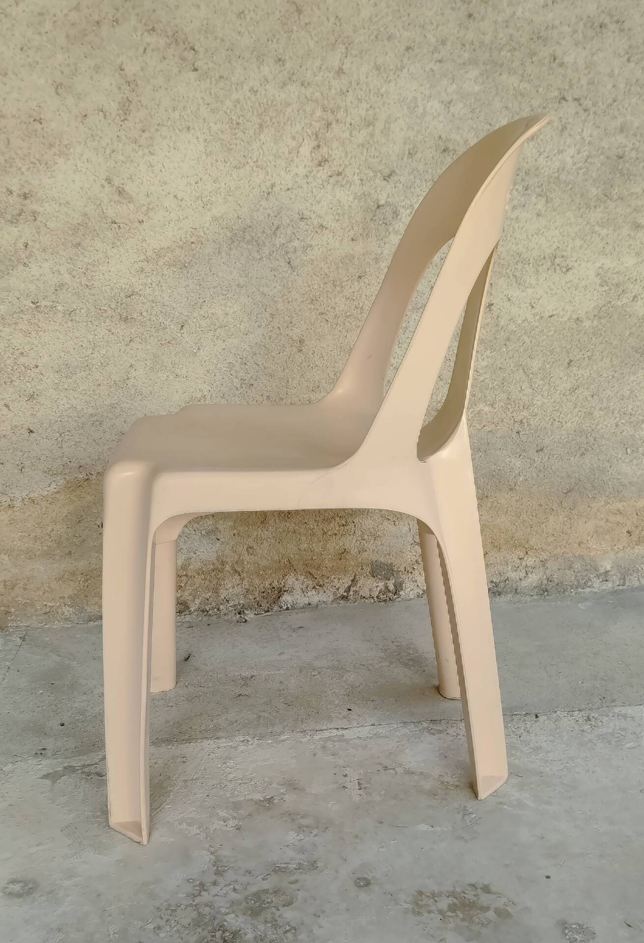 Mono-bloc chair design by Henry Massonnet for Stamp - 80s