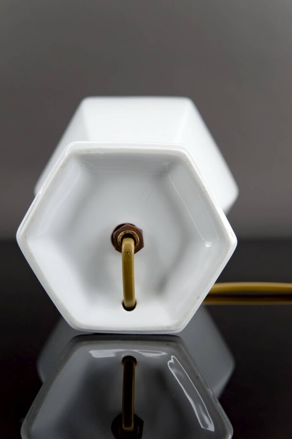 Lampe en porcelaine blanche, France, circa 1950-1960