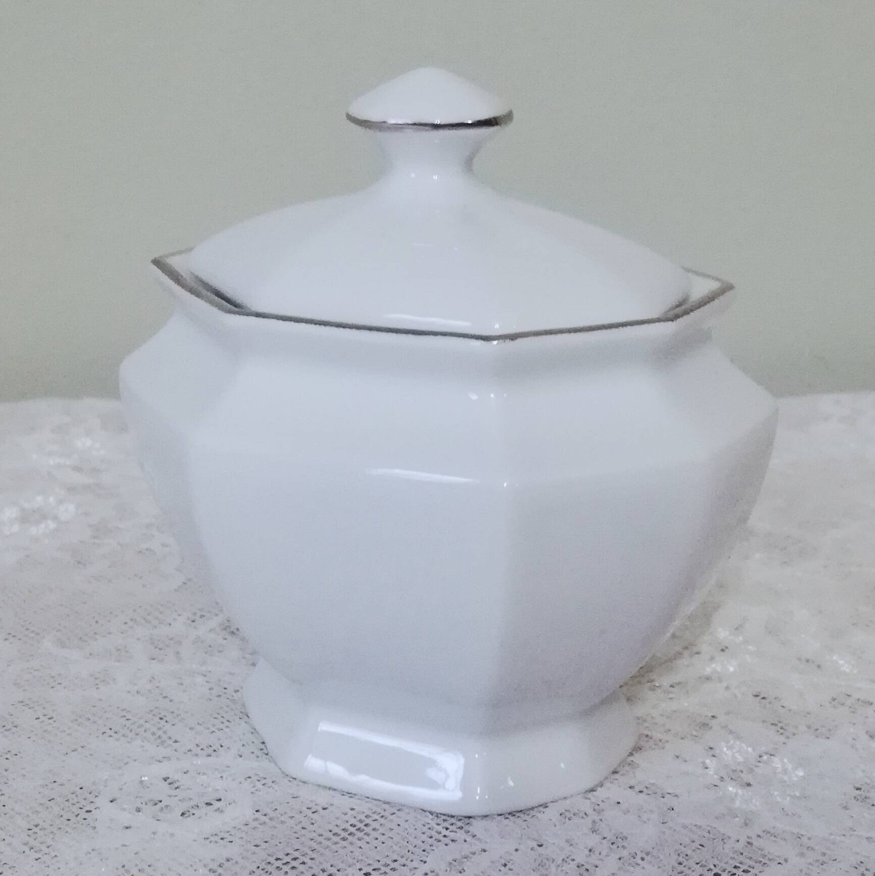 Sugar bowl or candy bowl