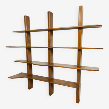 Modular and custom wall shelf in fir