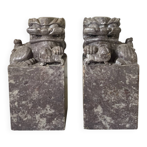 Paire de serre-livres Chiens Foo en stéatite sculptée