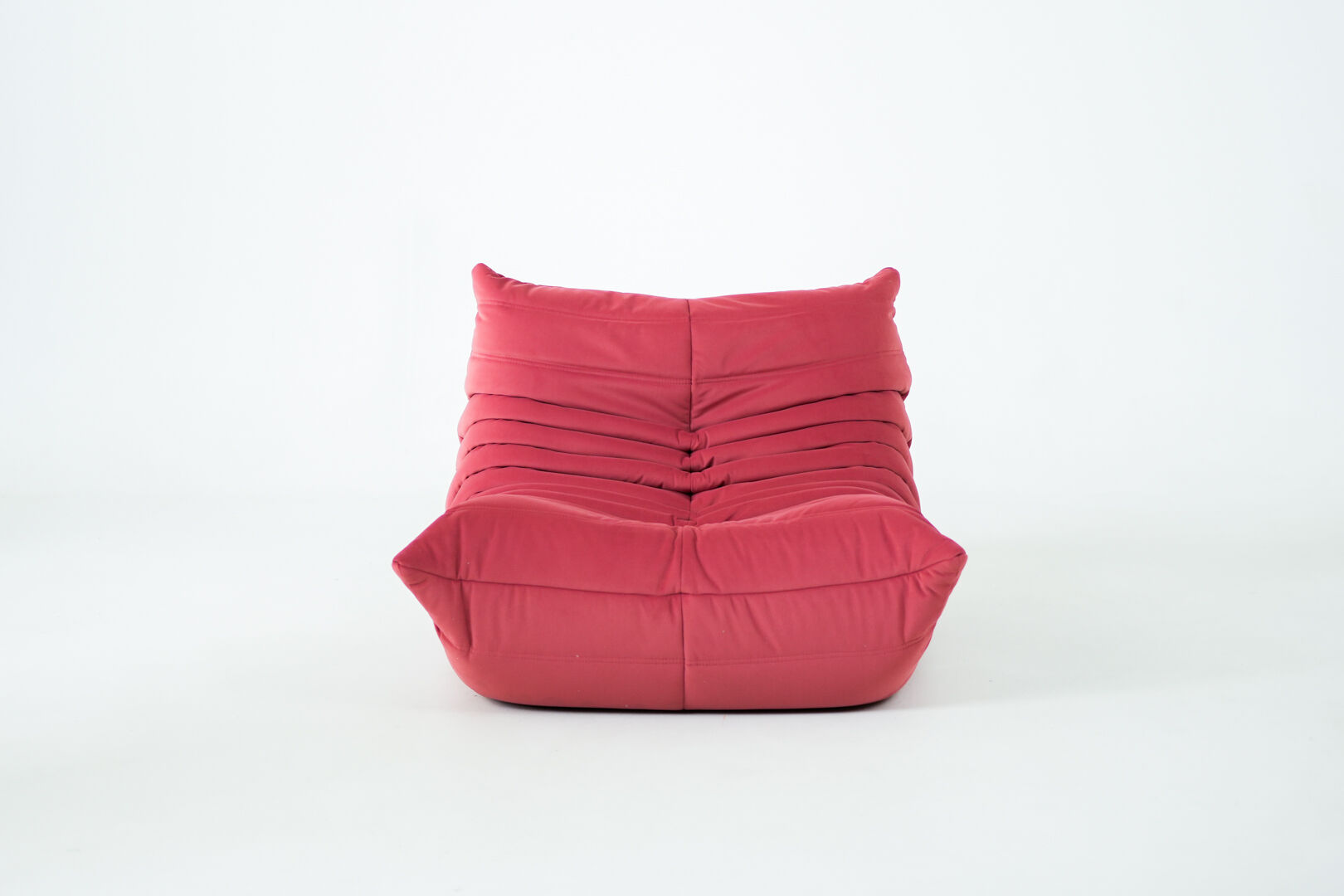 Togo set of chair and pouf in raspberry velvet