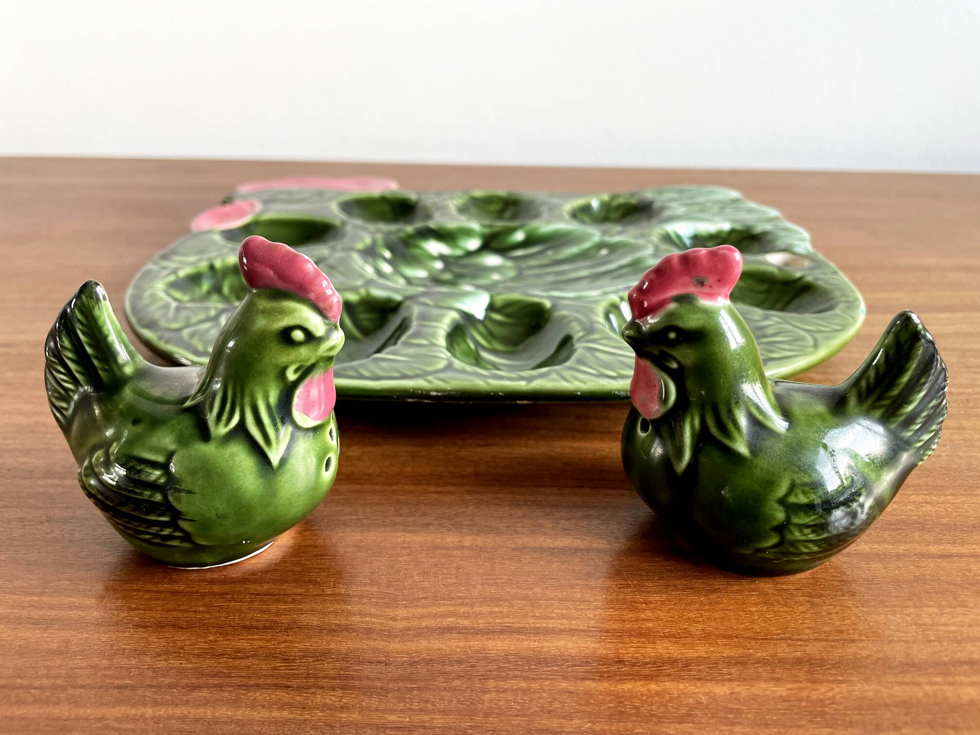 Assiette à œufs farcis en majolique verte en forme de coq, support à œufs pour 10 œufs
