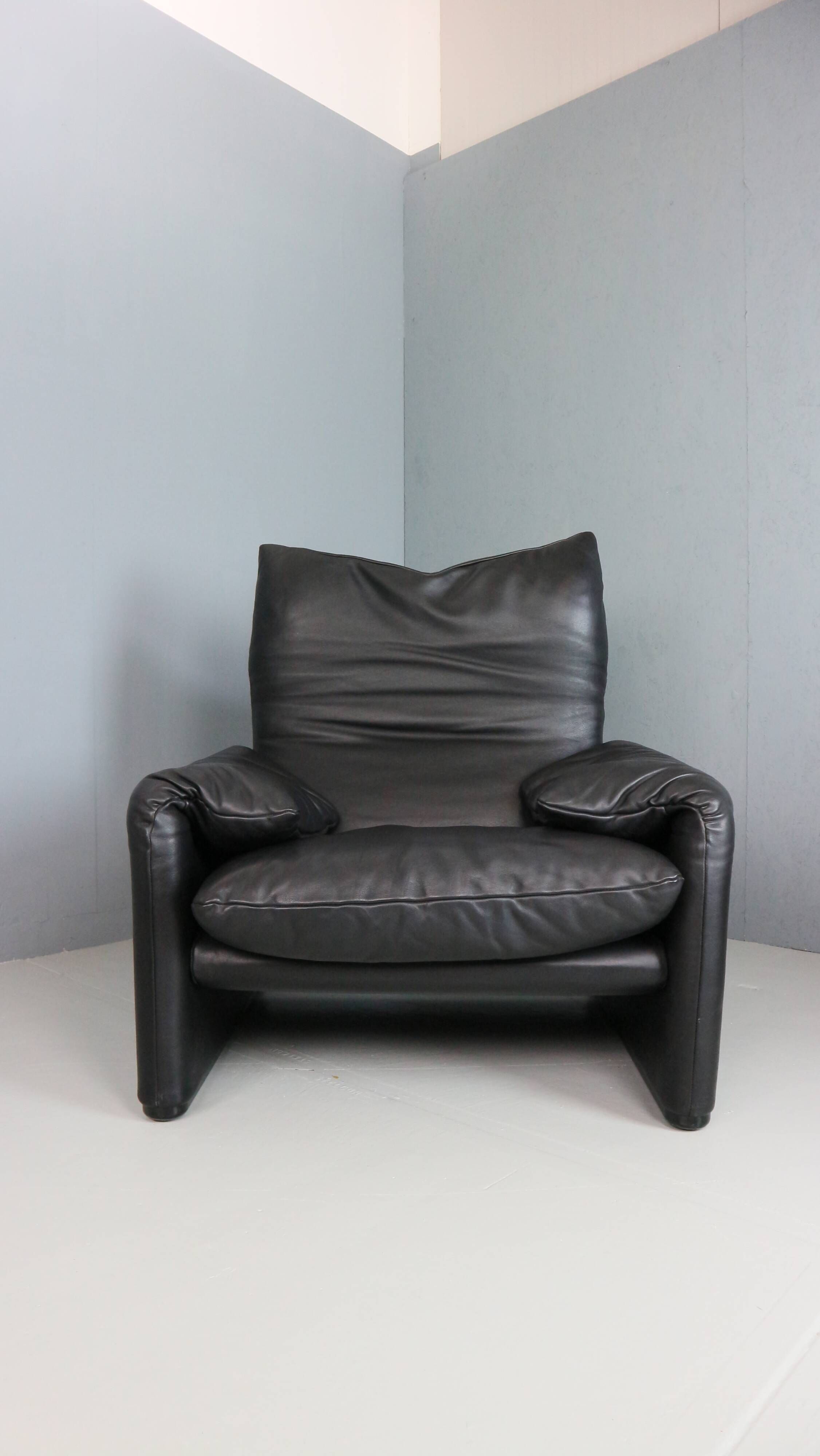 Vico Magistretti Maralunga Black Leather Lounge Chair for Cassina, 1980s
