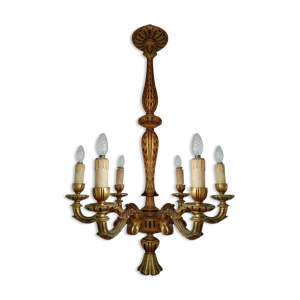 Lustre en bois sculpté