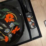 Dish with pie server