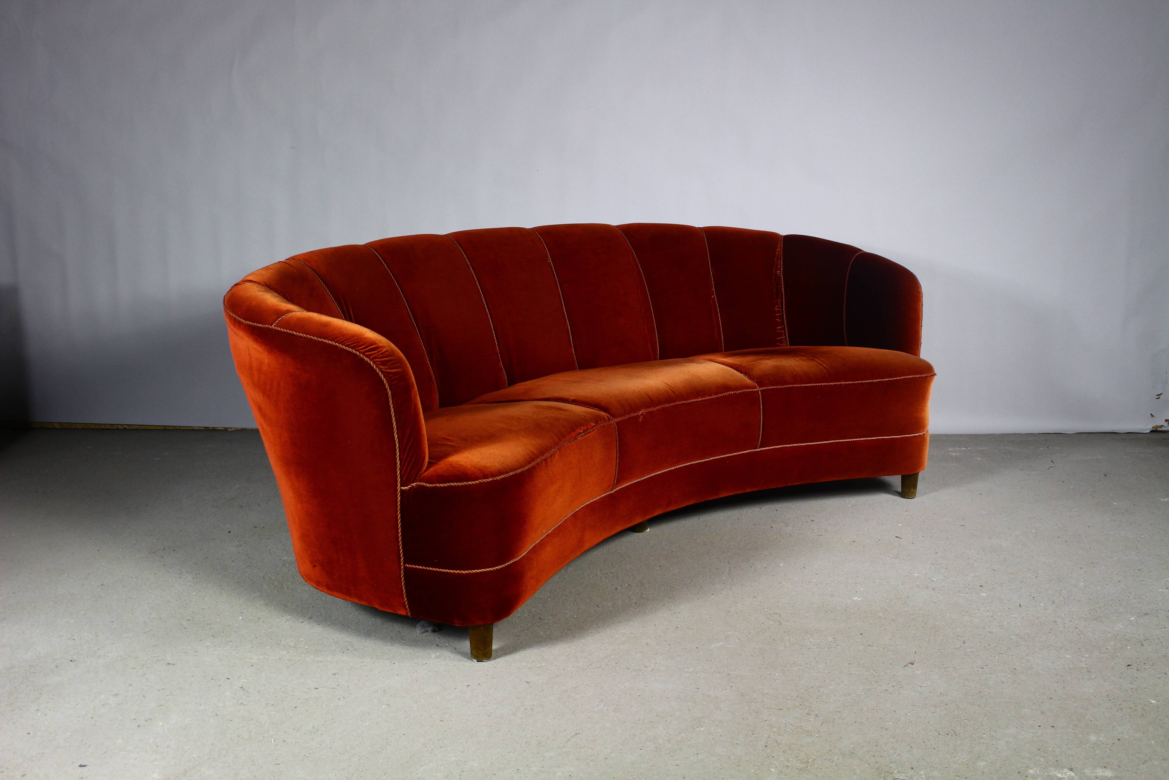 Art deco cabinetmaker banana sofa, 1940s