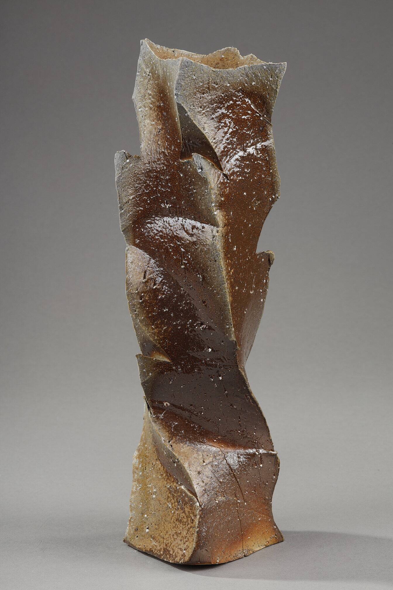 Soliflore Bizen pottery sculpture from Mori Taiga, Japan