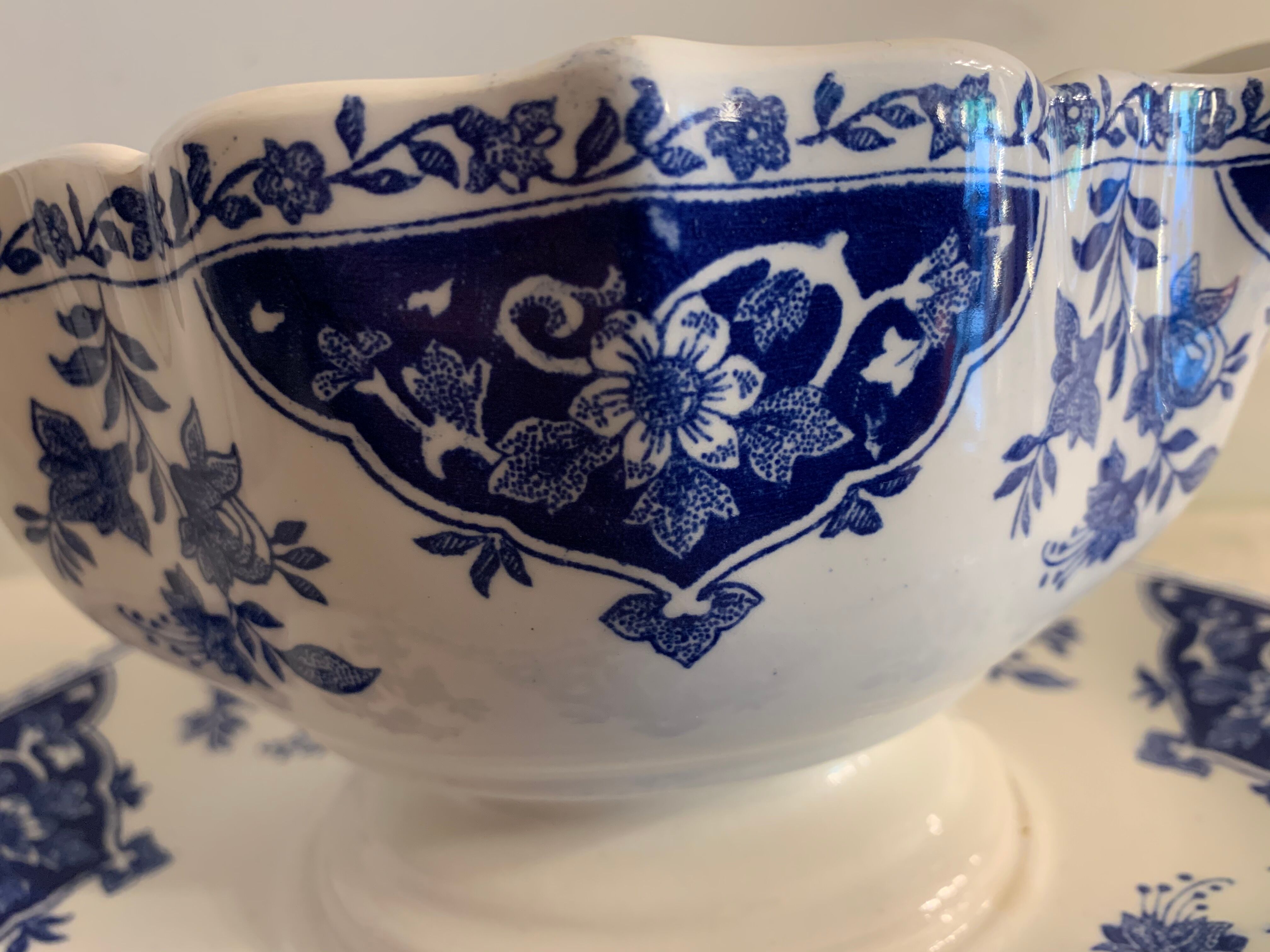 Saucière en faïence bleue et blanche Gien 1960