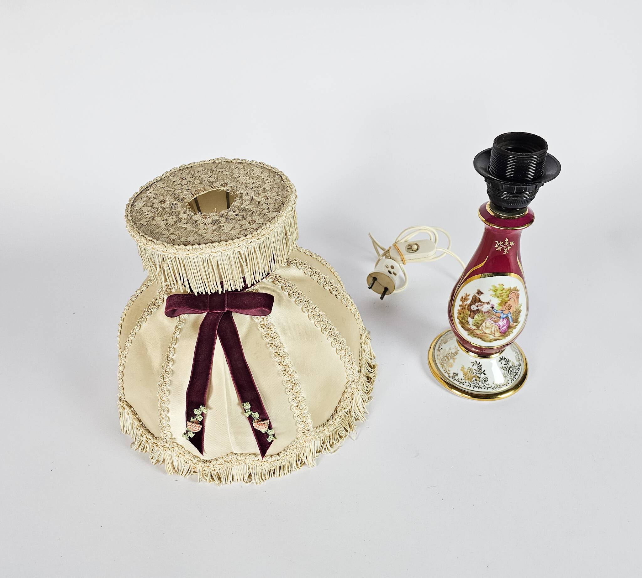 Limoges - France - porcelain - table lamp - 2nd half 20th century