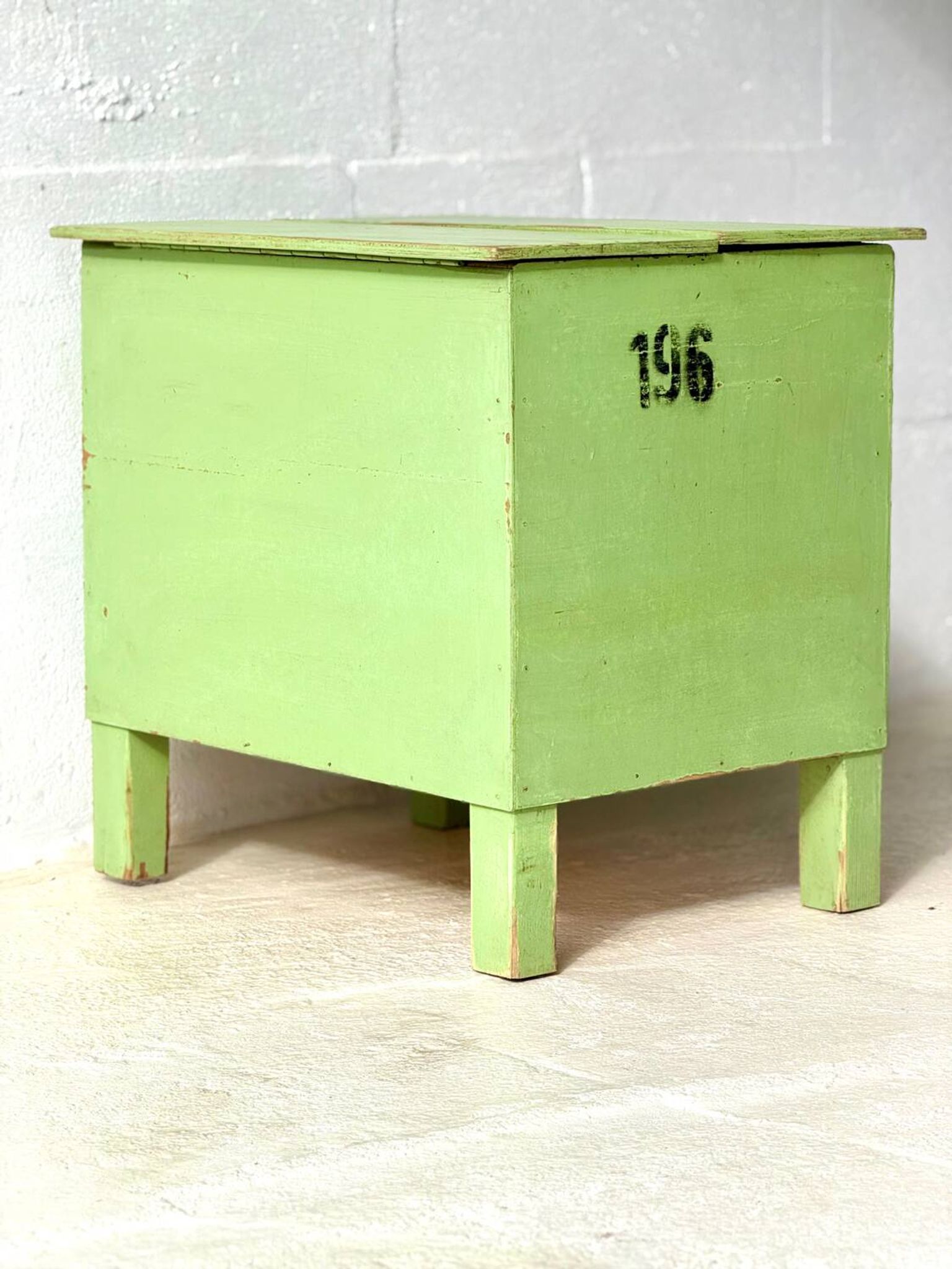 Table de rangement industrielle verte, années 1960