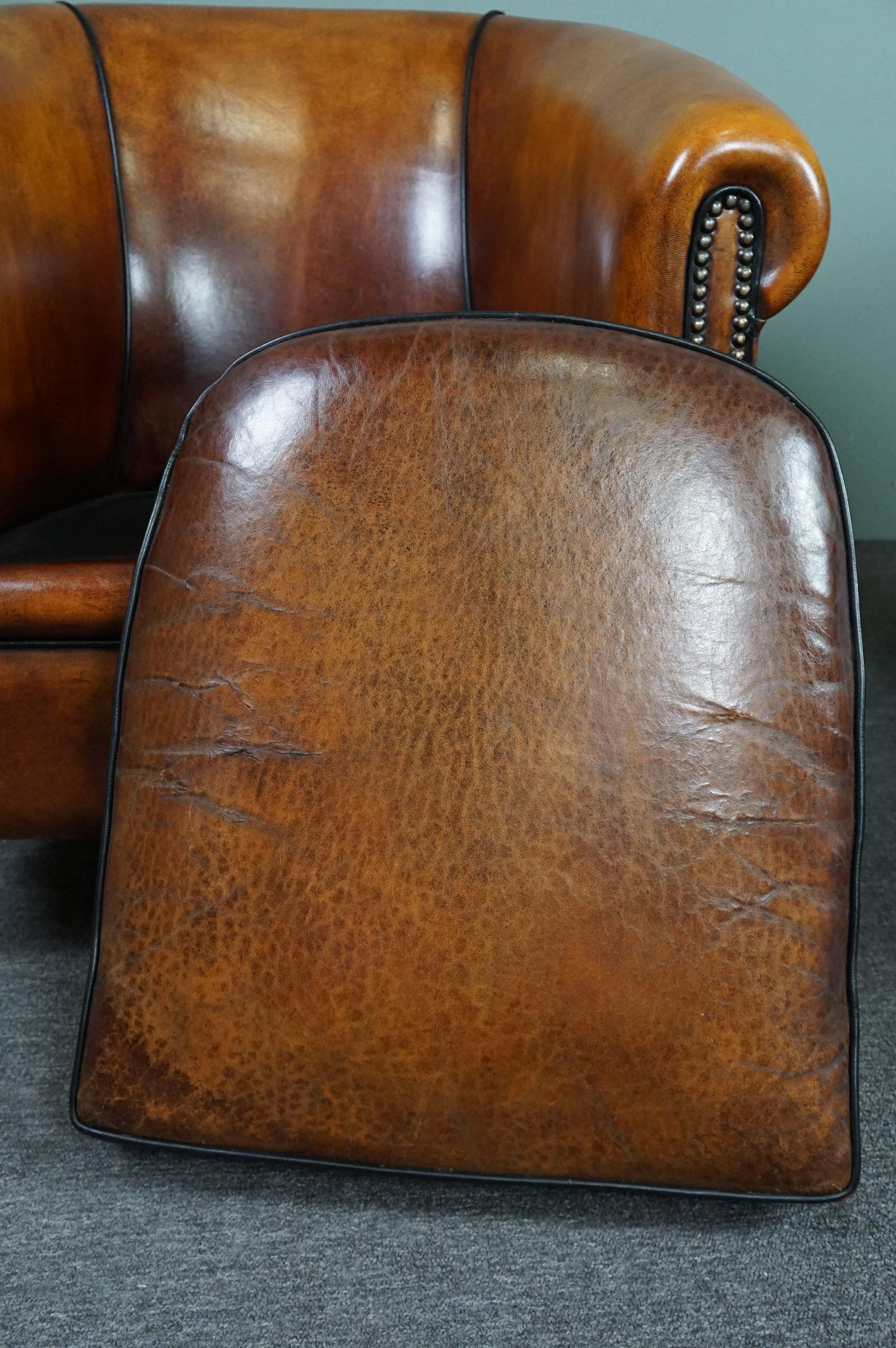 Set of 2 club chairs in black piping sheep leather