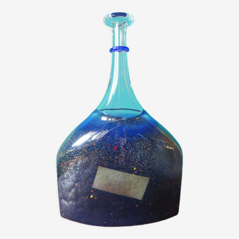 Vase en forme de flacon en verre soufflé de Bertil Valien pour Kosta Boda. Suède 1980