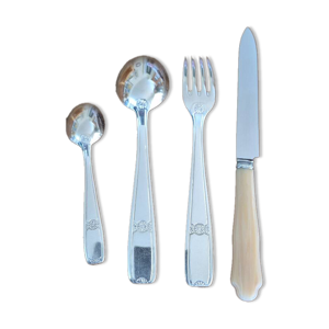 Ménagère en métal