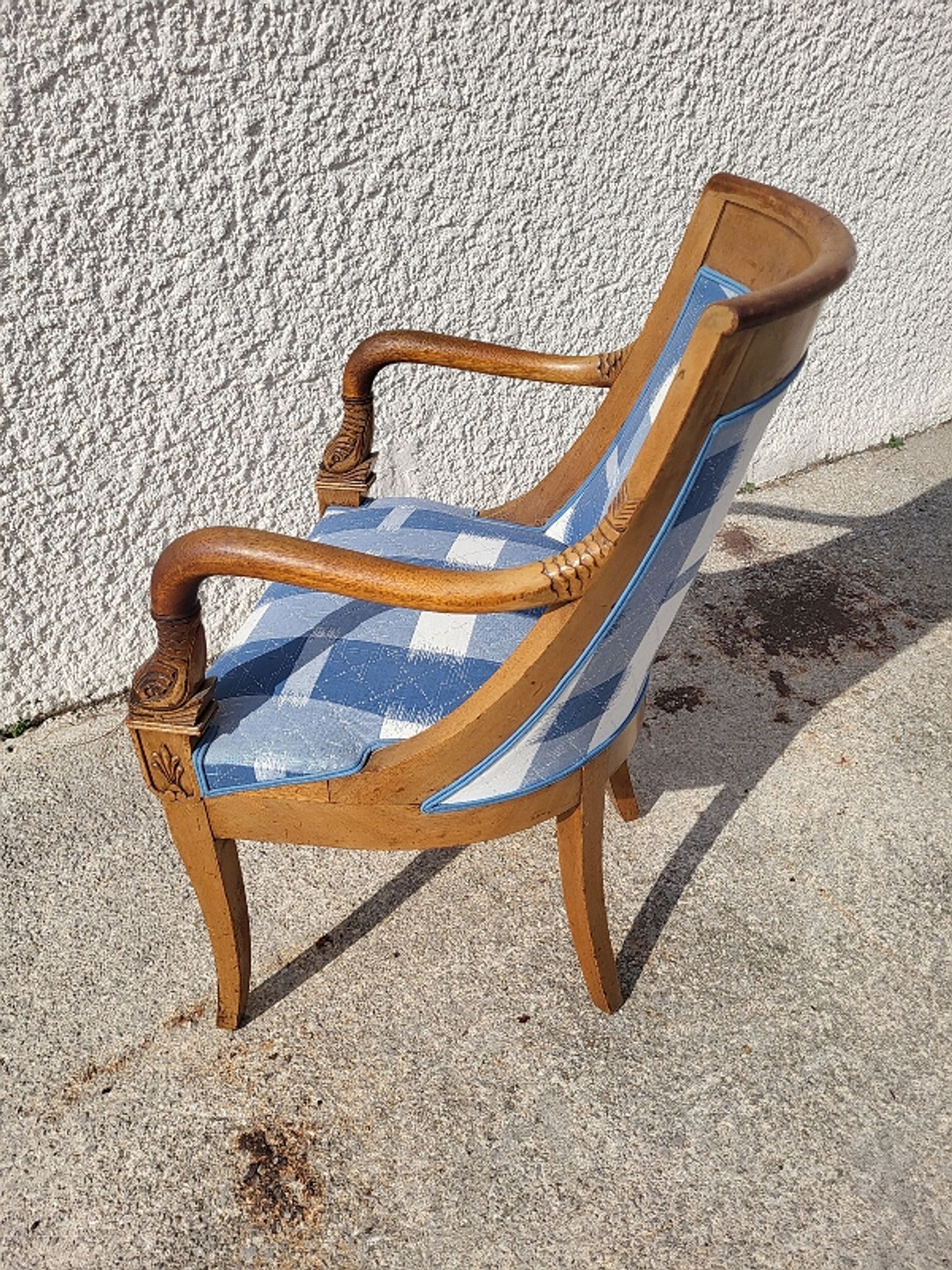 Fauteuil dossier arrondi tete de poisson