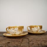 Paire de tasses en barbotine