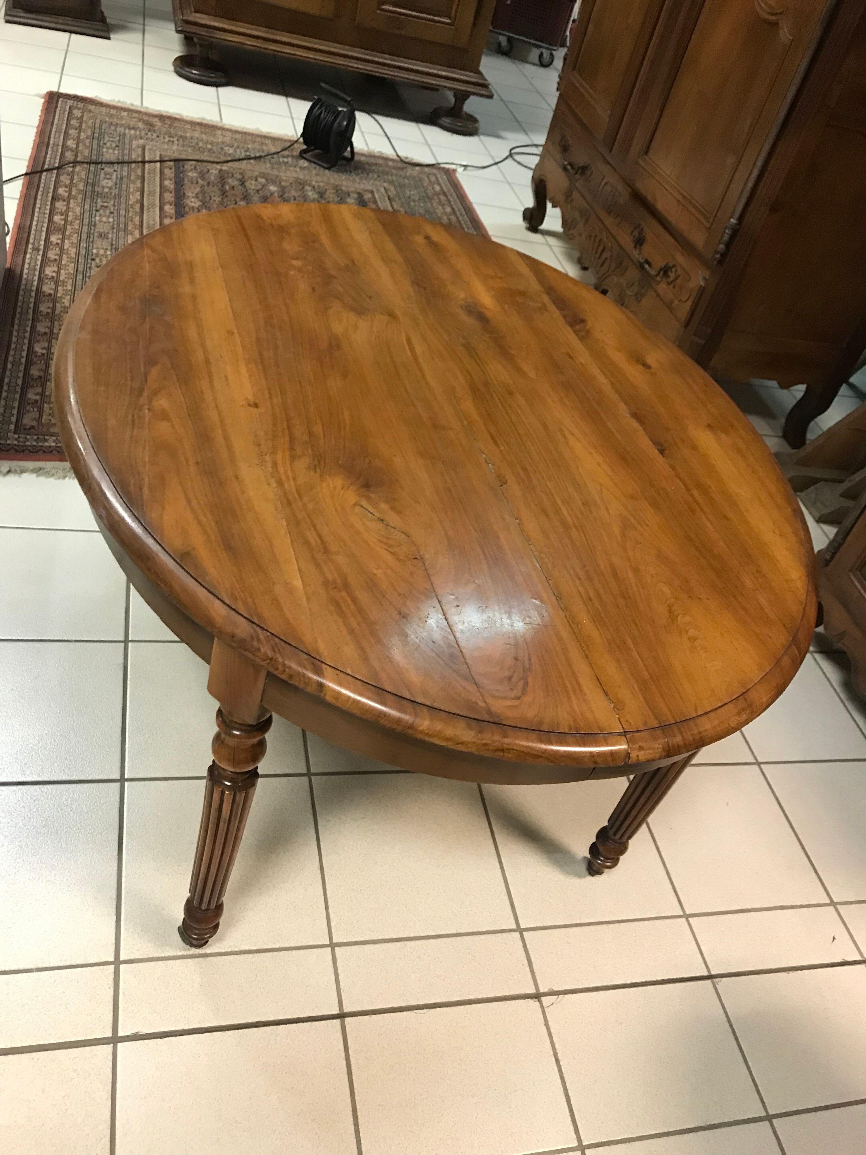 Table Louis Philippe old walnut oval
