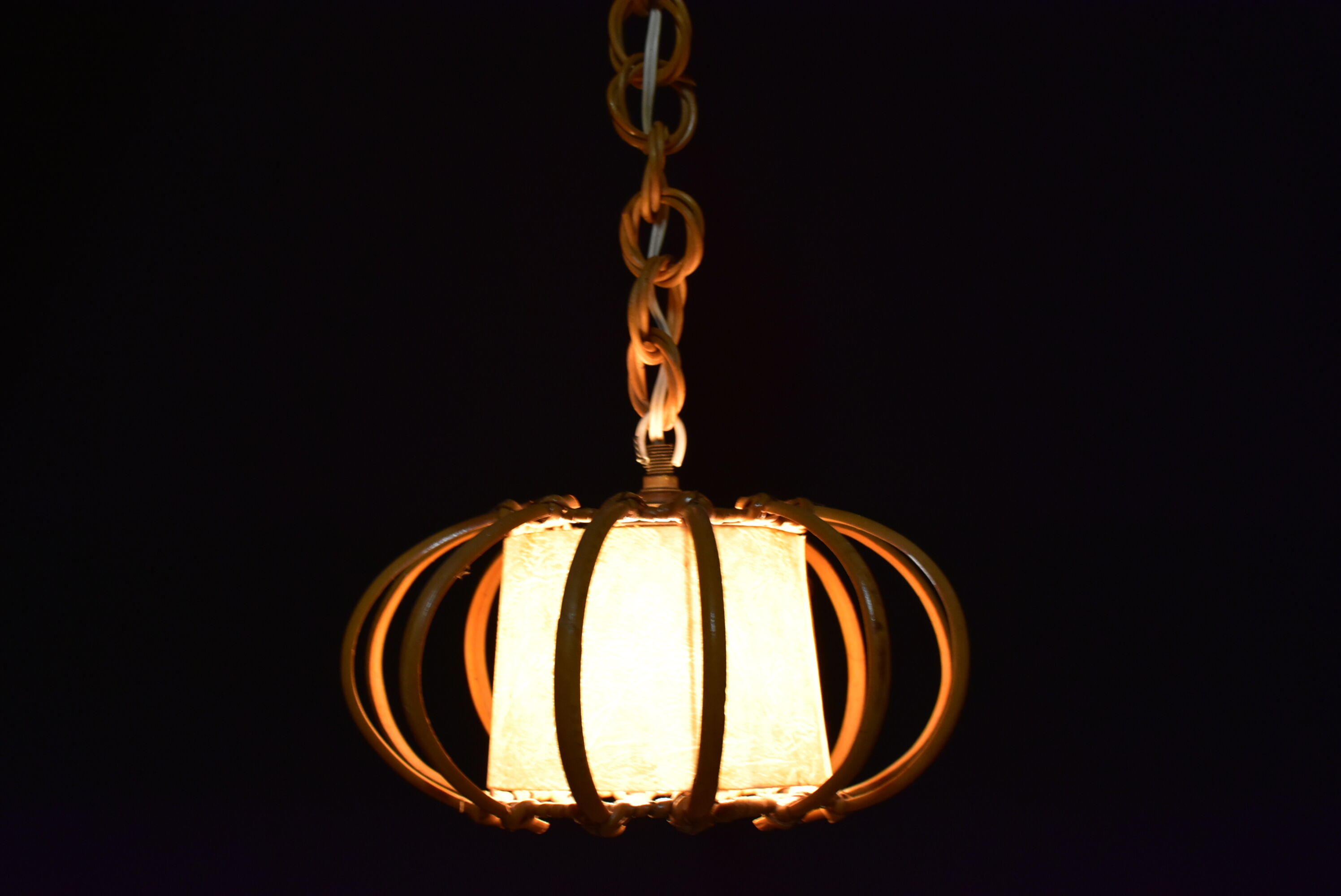 Vintage rattan suspension
