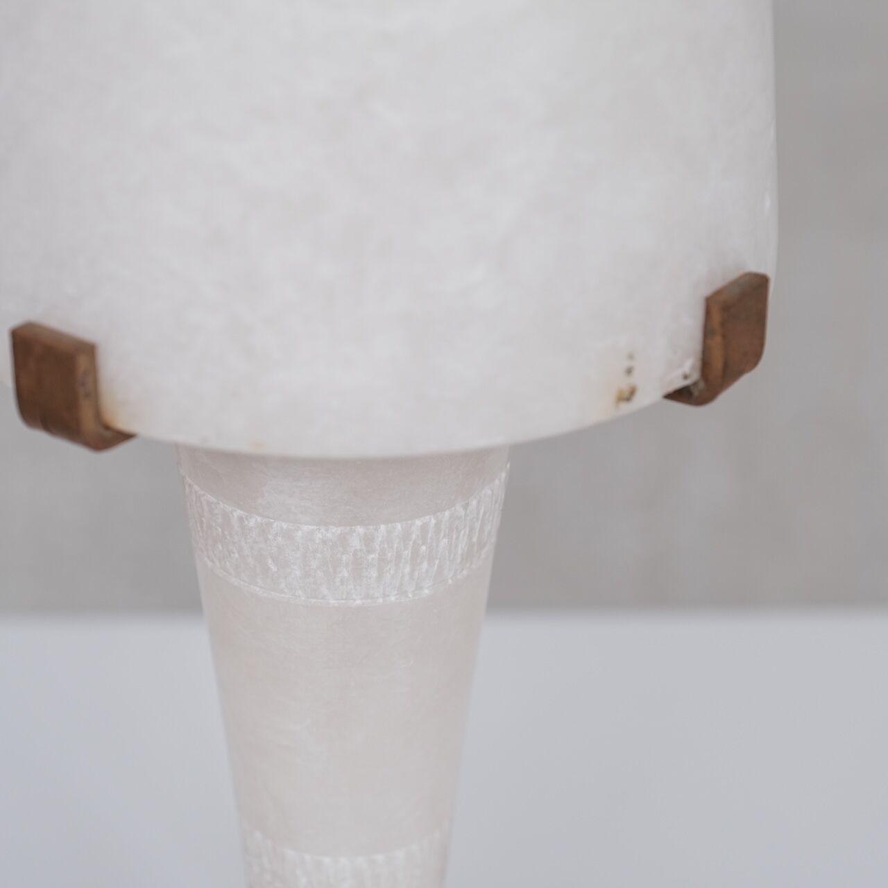 Alabaster french mid-century table lamp (6/7)