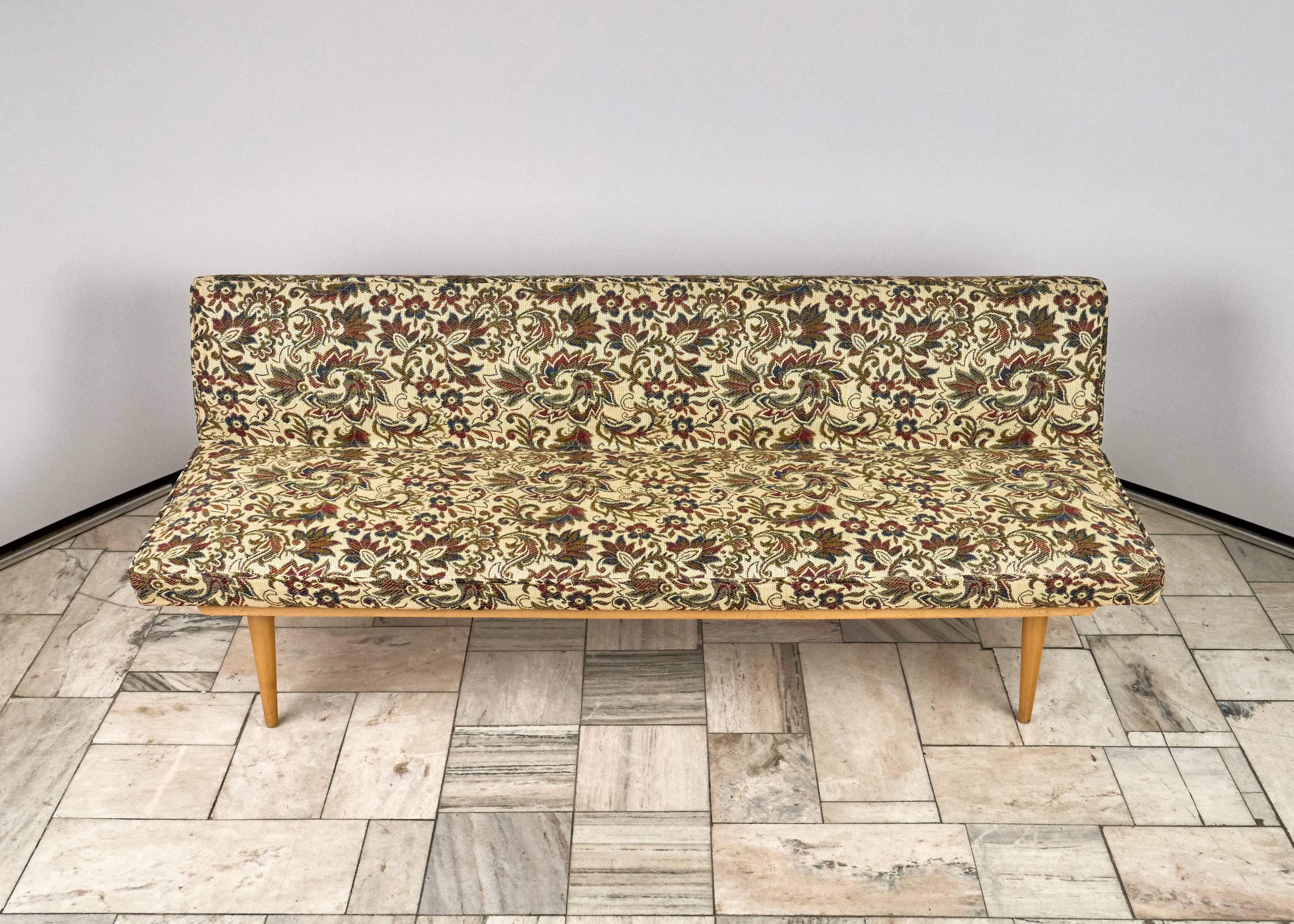 Vintage Sofa by Miroslav Navrátil for Interiér Praha, 1960s, Czechoslovakia
