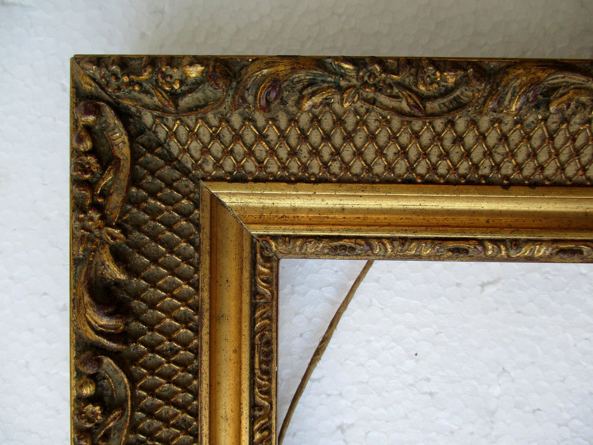 Vintage gilded wood frame for subject 134 x 182