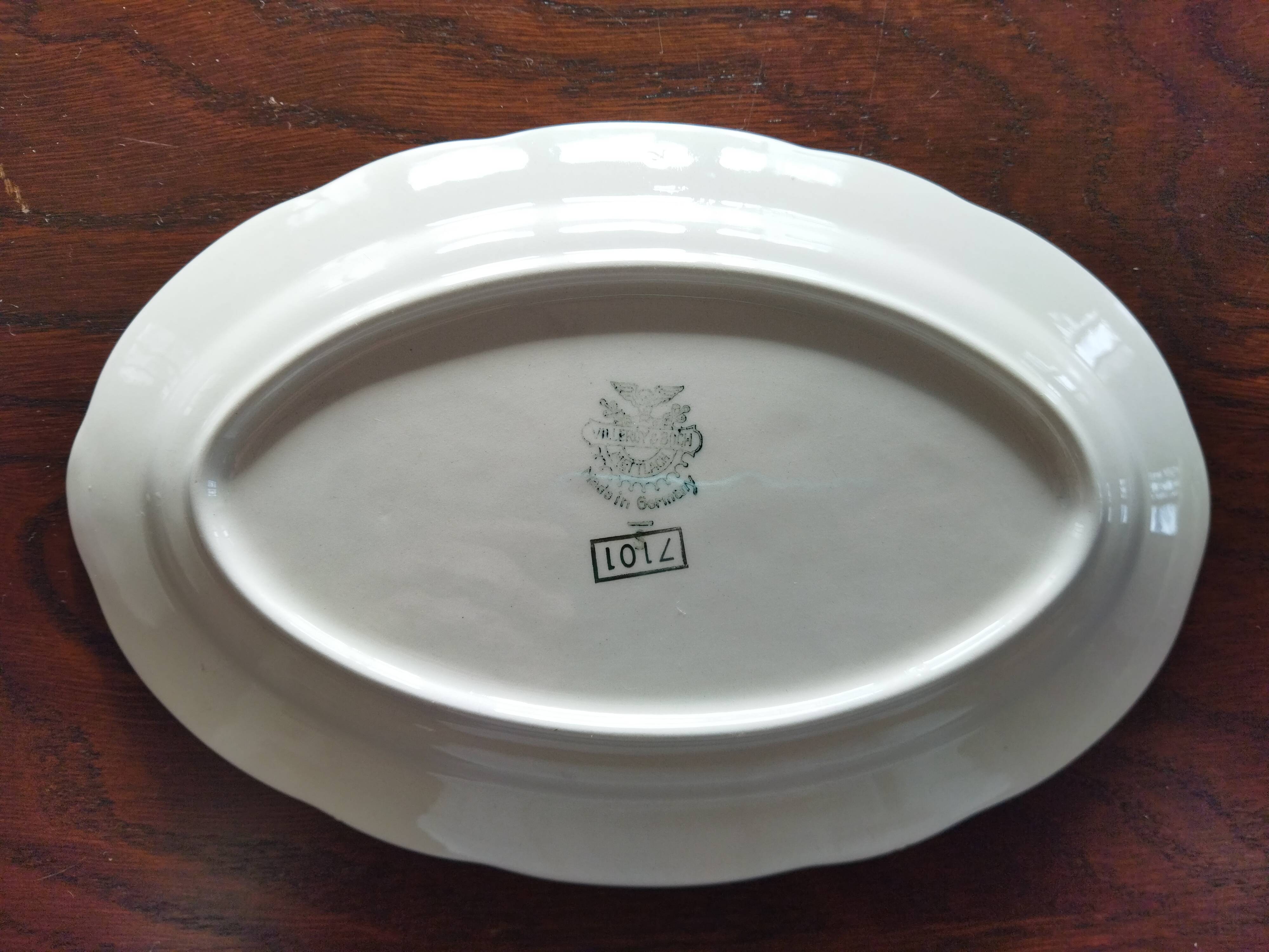 Raviers Villeroy & Boch Mettlach ivory and gold, model 7101