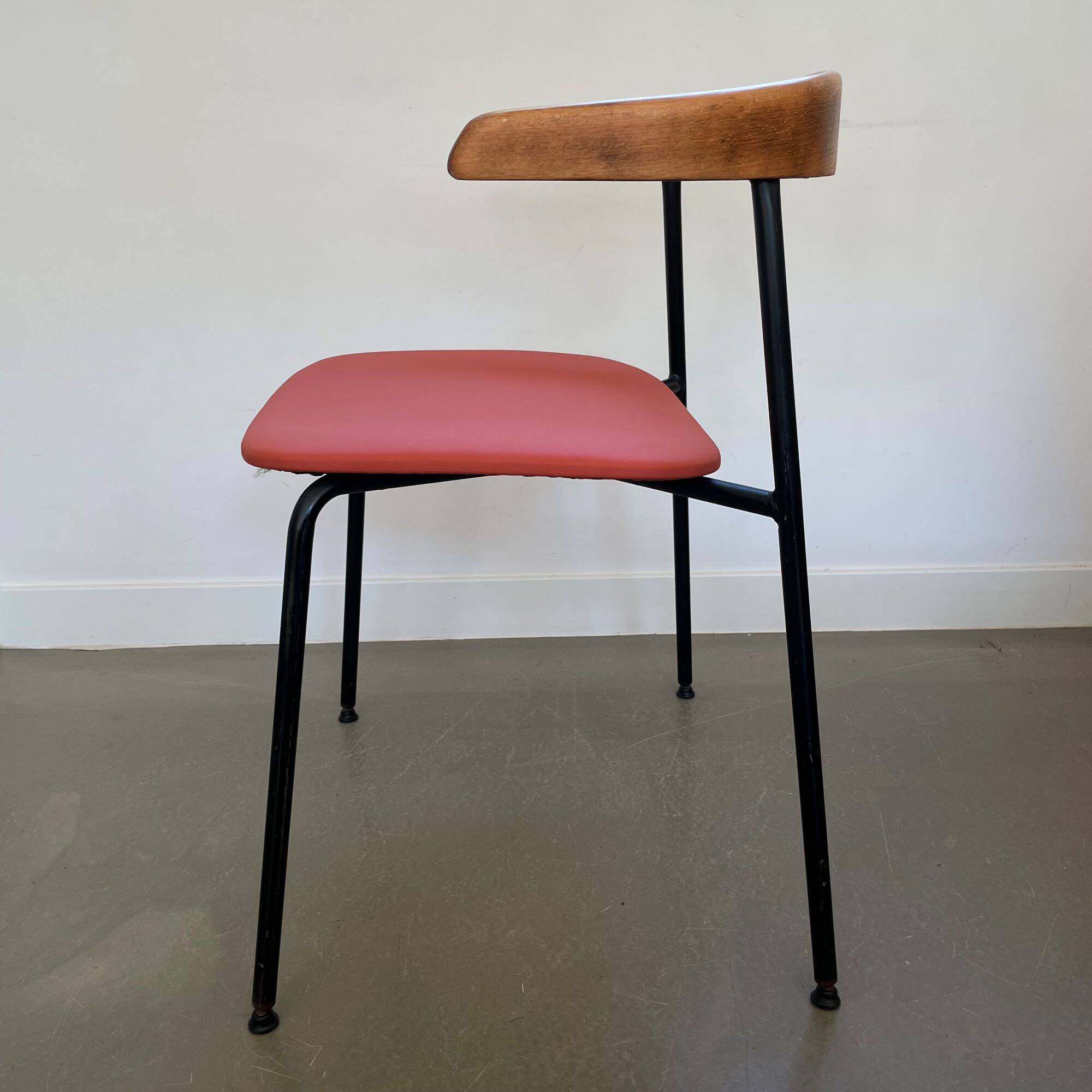 Rare ensemble de 4 chaises C 20, design Terence Conran, années 1960.