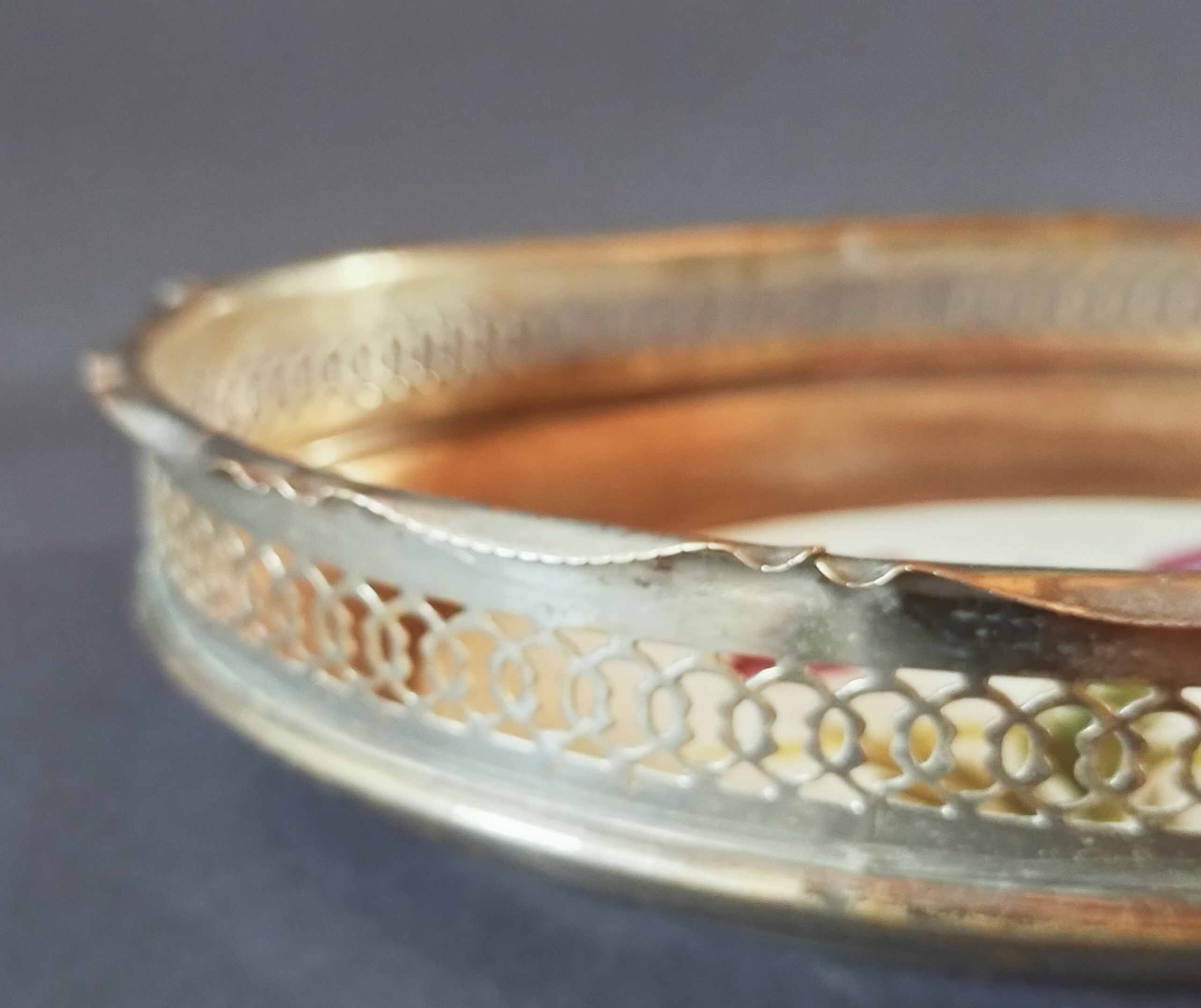 Bread or fruit basket metal and ceramic