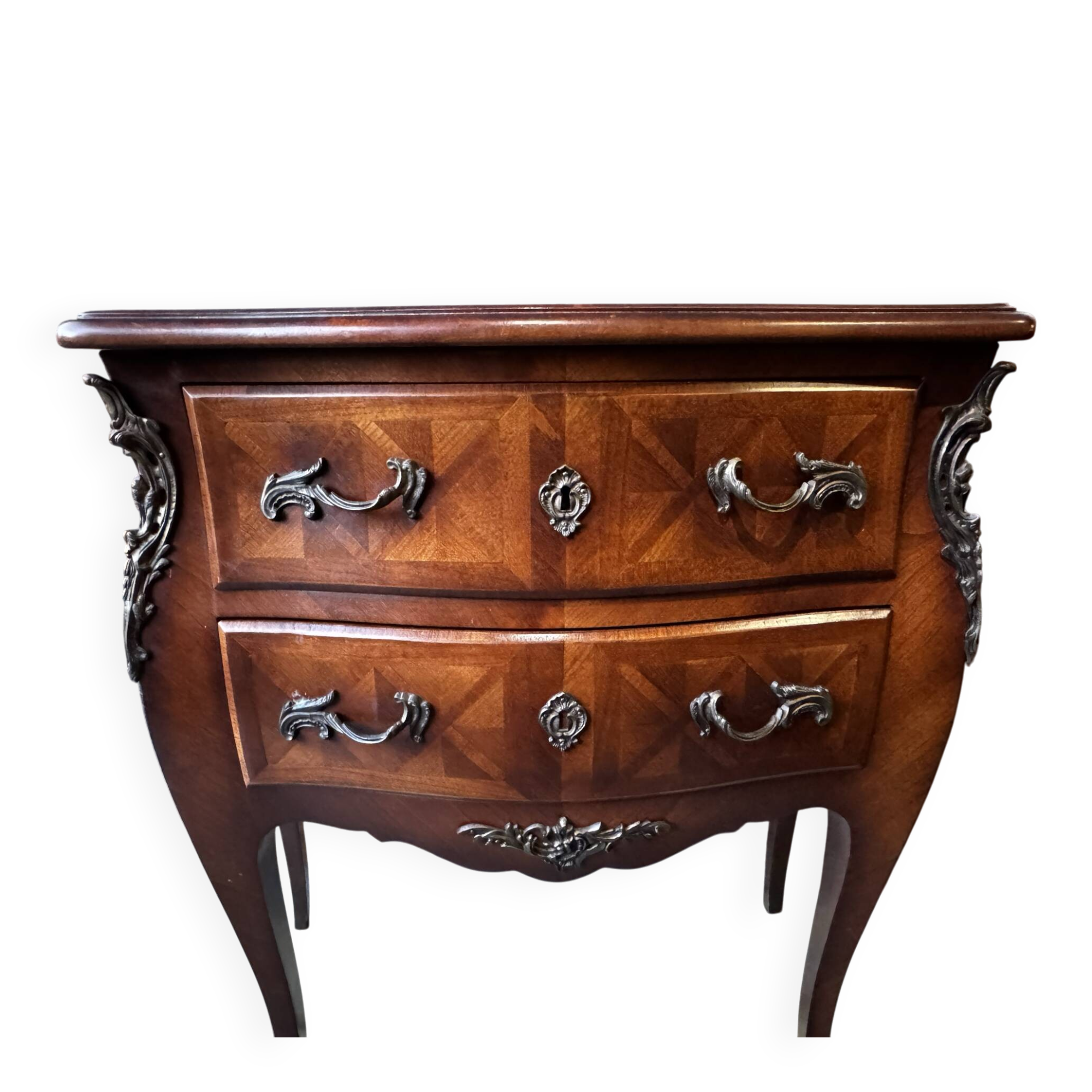 Commode galbée