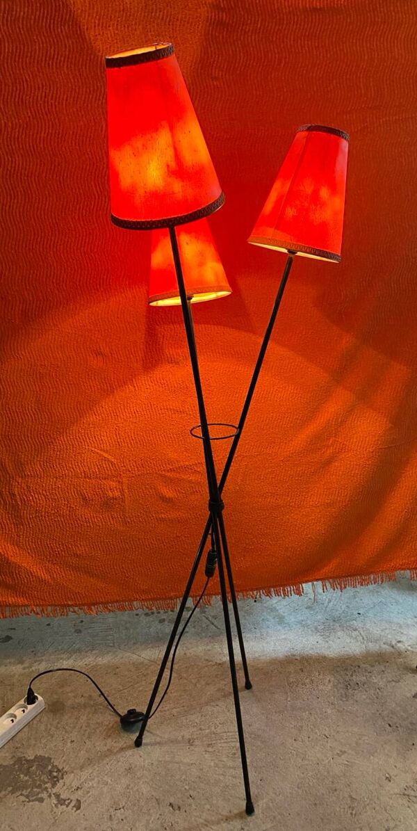 Lampadaire vintage 1950-1960 metal noir avec pietement tripode a 3 tetes d’