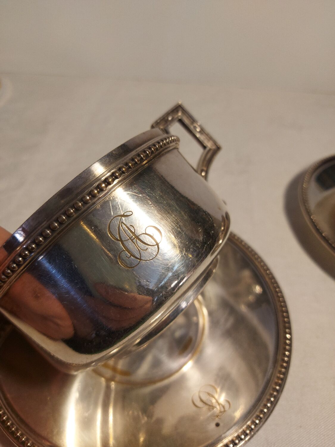 Duo de tasses à chocolat en métal argenté