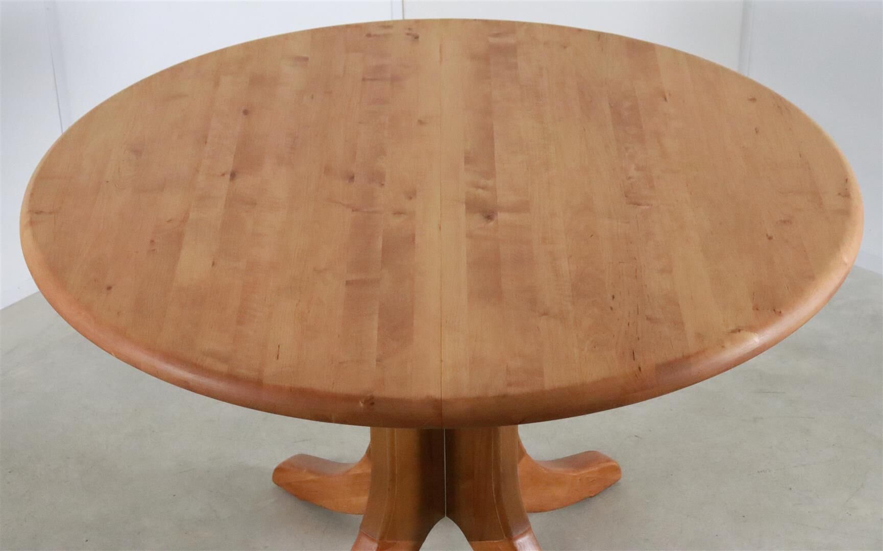 Round Danish Design dining room table extendable 'Auenwald'