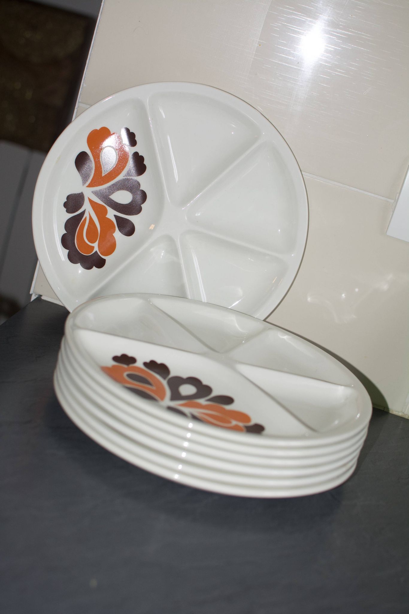 Assiettes vintage Le Creuset à fleurs