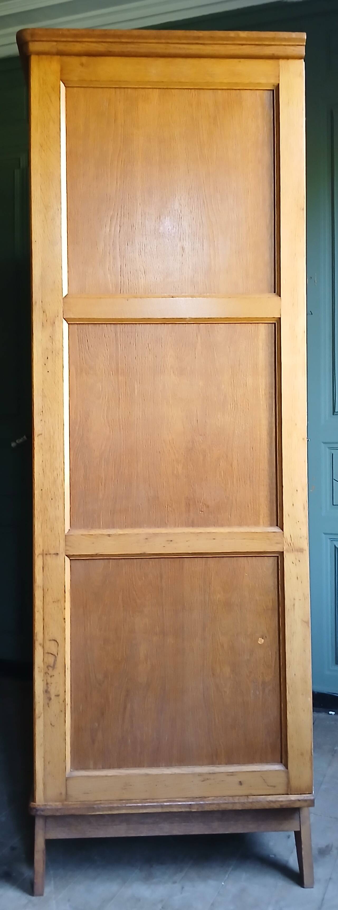 Parisian wardrobe with sliding doors. France around 1940.