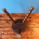 Tabouret tripode en bois