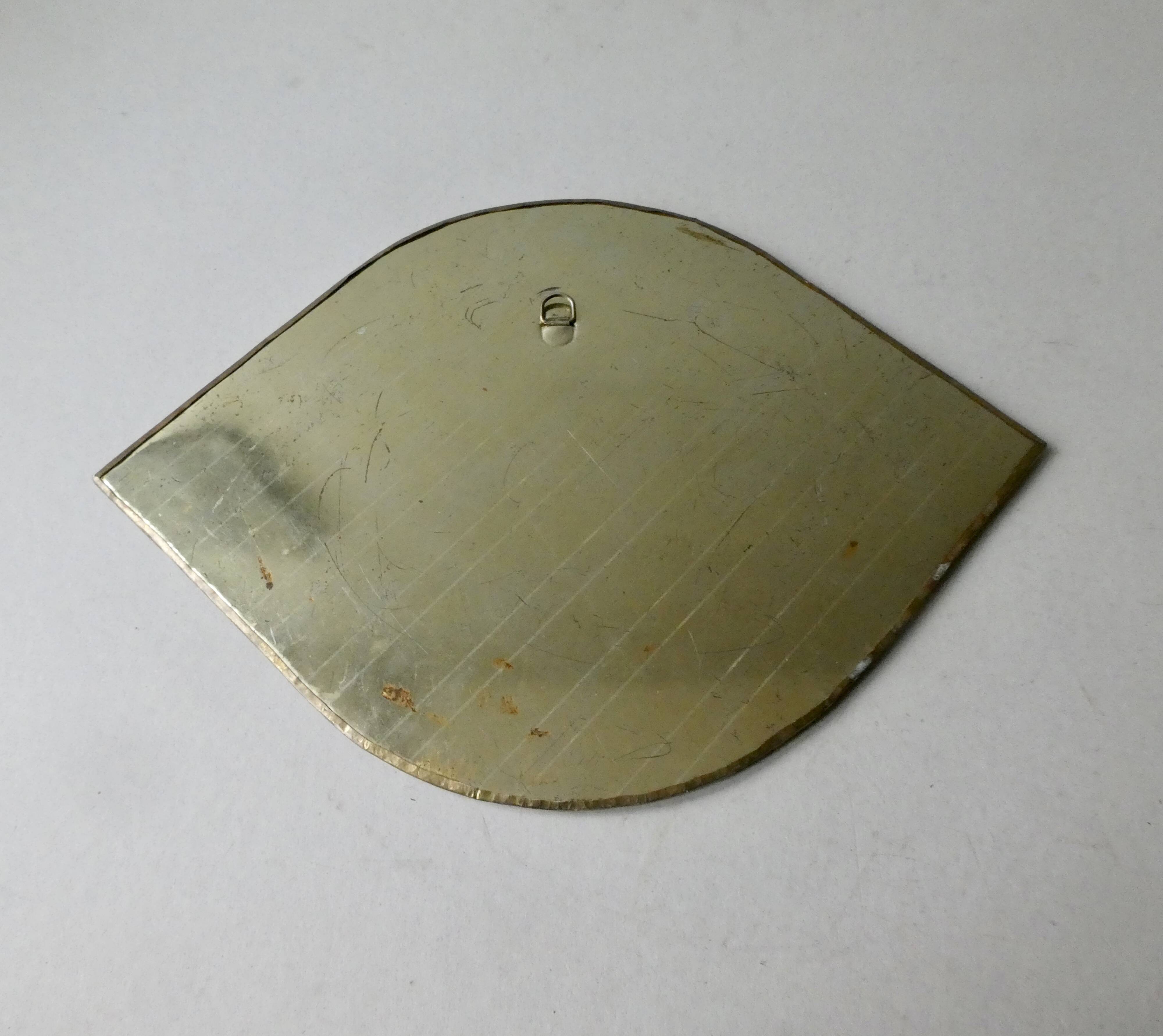 Miroir marocain en métal ciselé, forme oeil, années 70-80