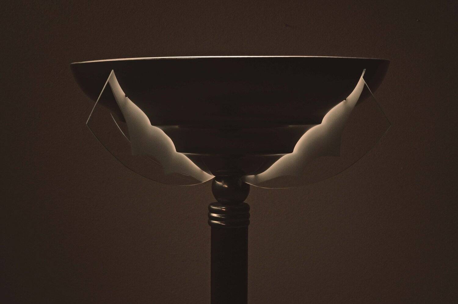 Art Deco floor lamp in oak, metal and glass, circa 1930