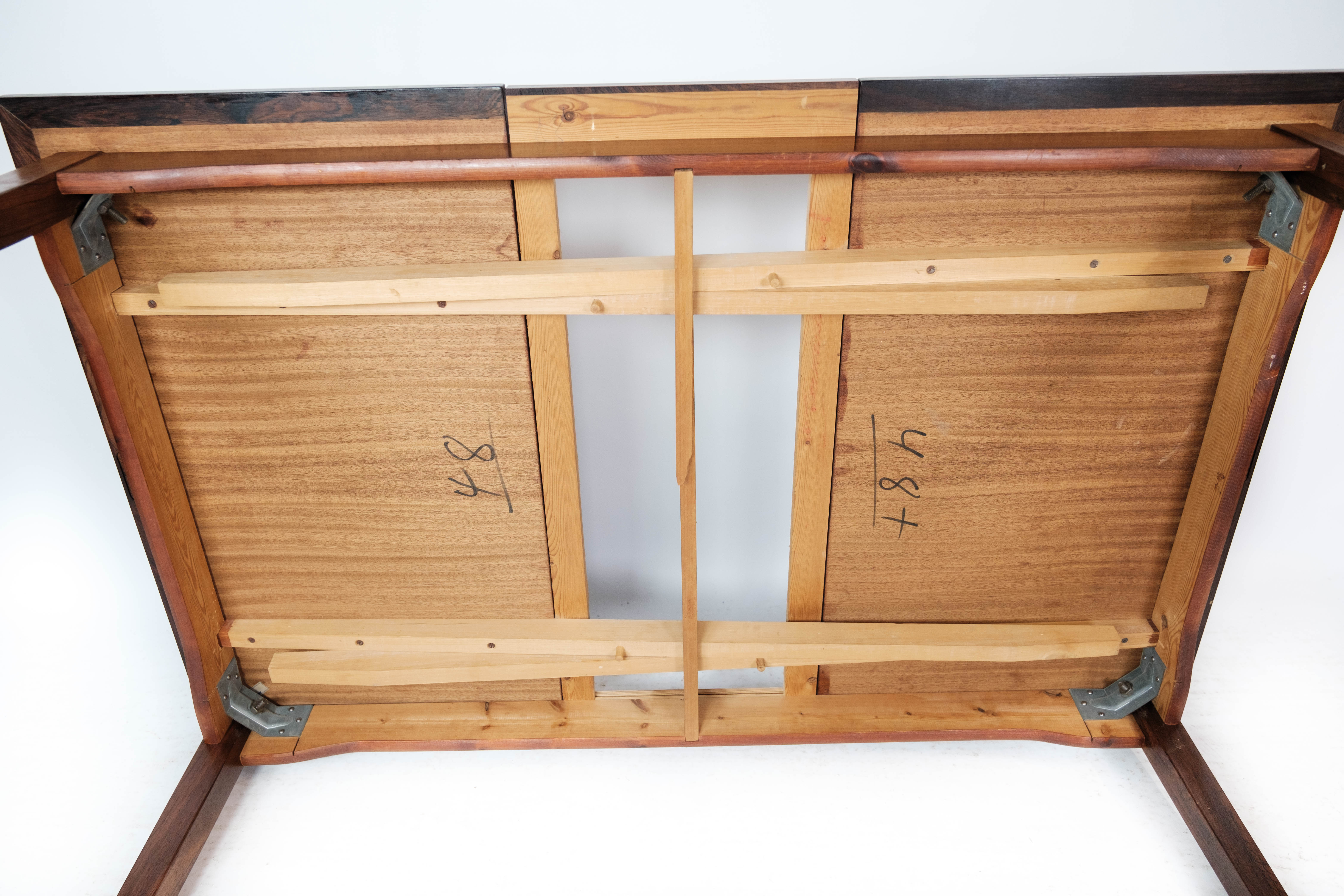 Dining table in rosewood with extension, of Danish design by Ellegaards Furniture, 1960s