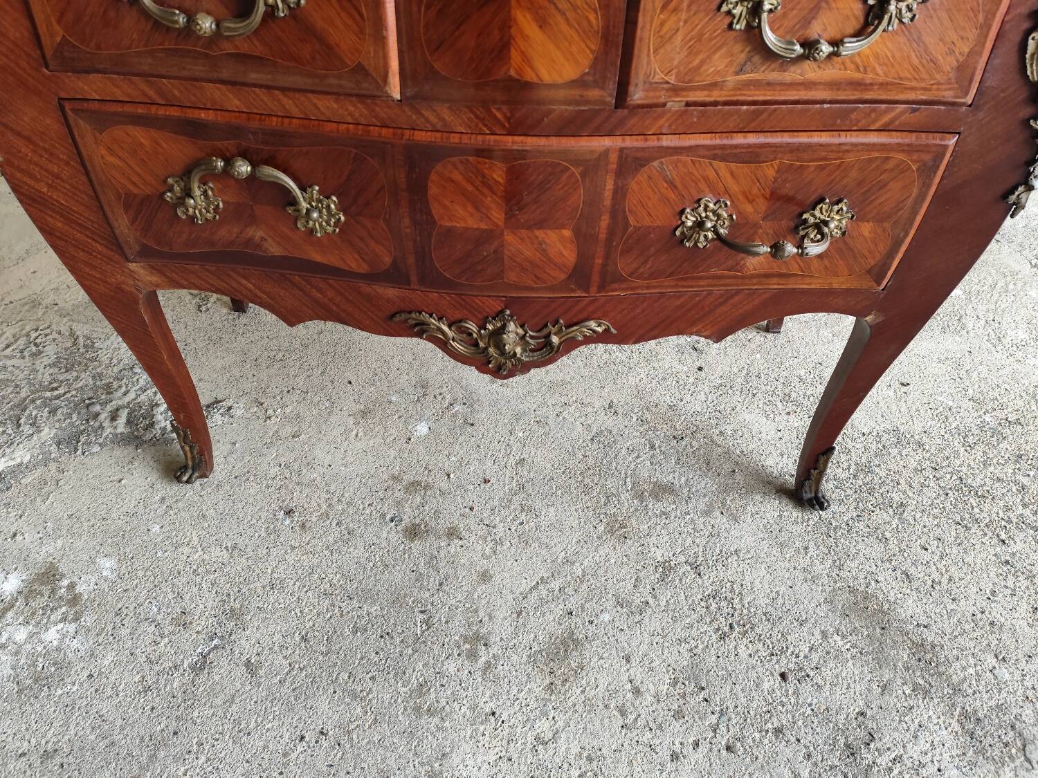 Inlaid chest of drawers