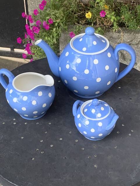 Lavender blue earthenware tea service with white polka dots from Digoin Sarreguemines.